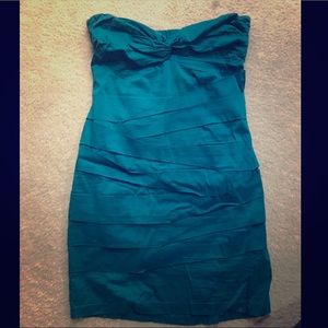 Blue fitted strapless sweetheart dress